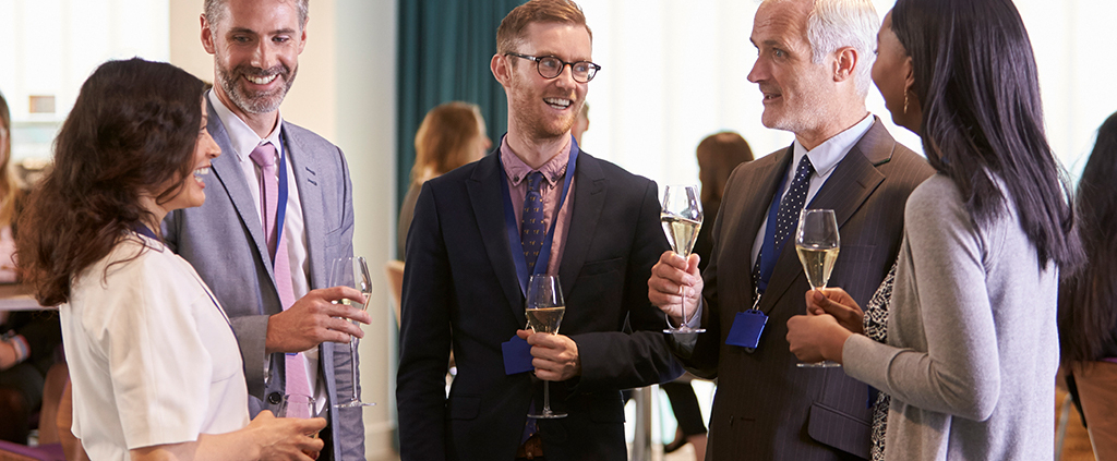 8 Ideas for Effective Networking at Hybrid Events