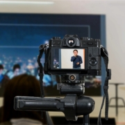 Navigating Hybrid Events: Combining In-Person and Virtual Experiences Navigating Hybrid Events: Combining In-Person and Virtual Experiences